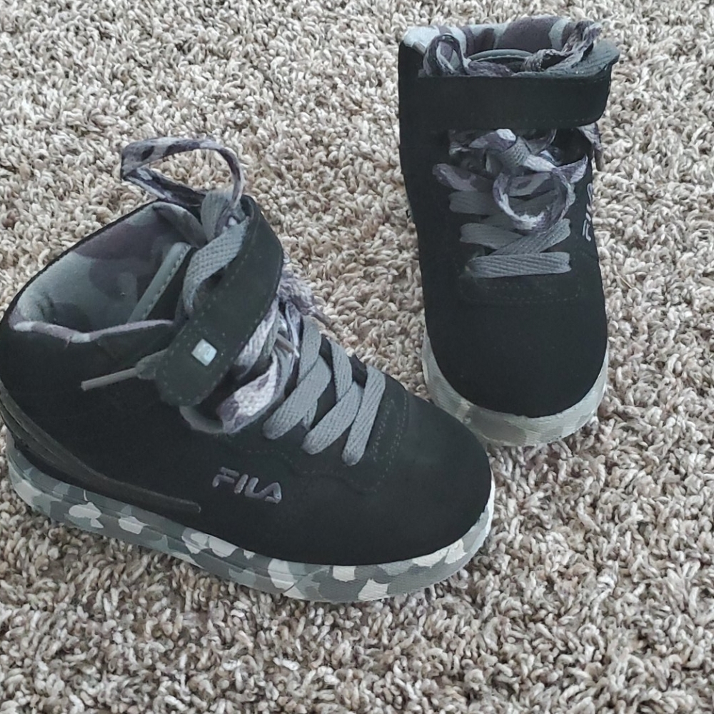 Toddler Boys Filas size 9 1/2/Worn a few times